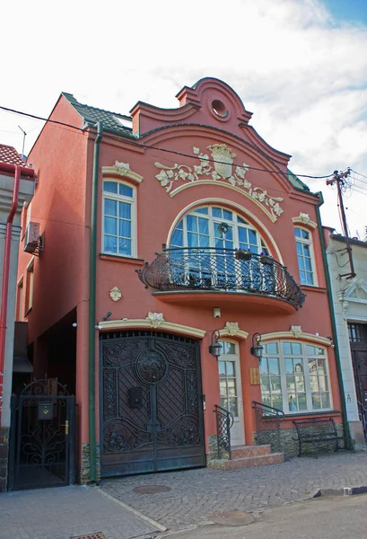 Edifício agradável em Uzhhorod, Ucrânia — Fotografia de Stock