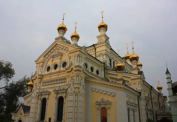 Pokrovsky kloster in charkow, ukraine — Stockfoto