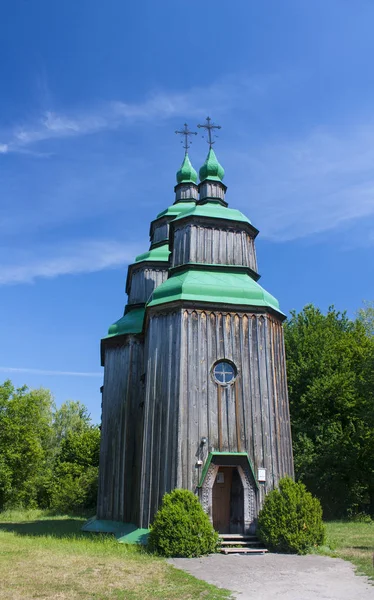 Pirogovo - 27 juin 2017. Vieille église en bois à Pirogovo, Ukraine — Photo