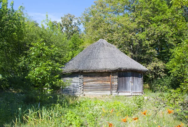 Kiev - 24 juin 2017. Grange ukrainienne traditionnelle à Pirogovo, Ukraine — Photo