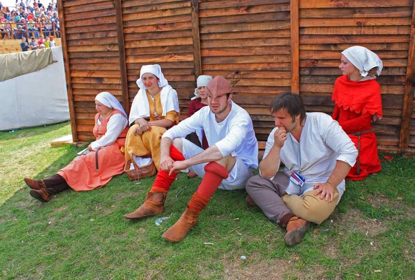 Хотин - 2 мая 2010 года. Люди в исторических костюмах на фестивале Средневековый Хотин (Битва народов) ) — стоковое фото