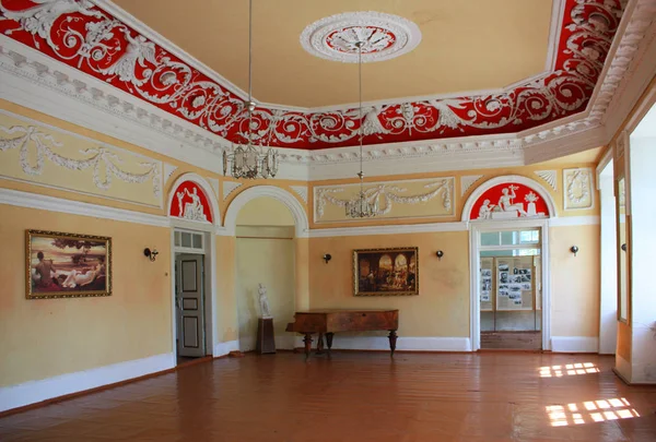 Interieur van het paleis in het dorp van Samchiki, Oekraïne — Stockfoto