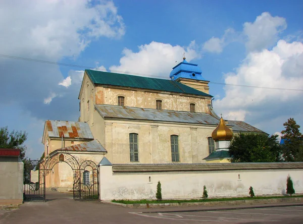 Kościół Bernardynów w Dubnie, Ukraina — Zdjęcie stockowe