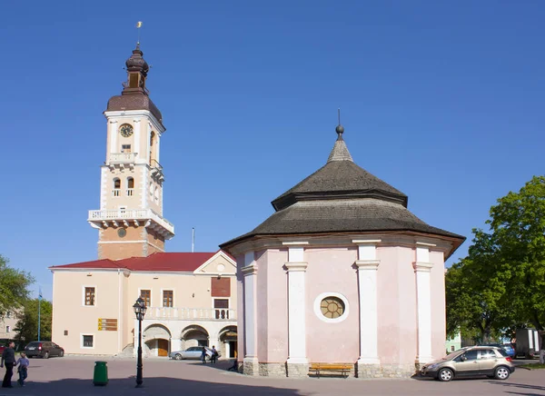 Het stadhuis in Kamenetz-Podolsk, Oekraïne — Stockfoto