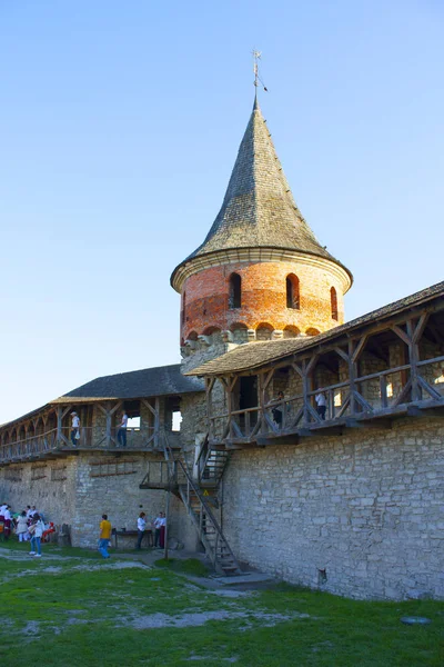 De toren van de vesting in Kamenets-Podolsky, Oekraïne — Stockfoto