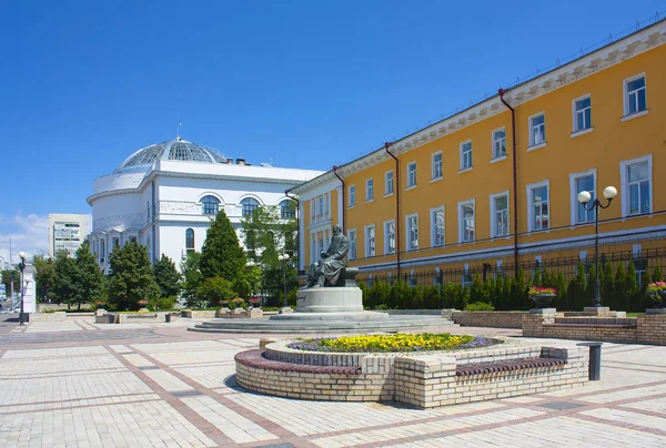 Monumento a M. Grushevsky em Kiev, Ucrânia — Fotografia de Stock