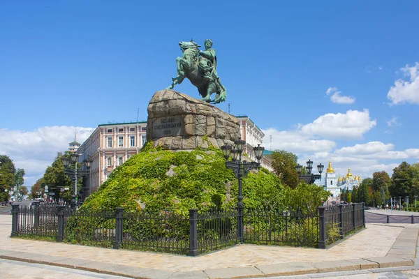Kiev 'deki Bogdan Khmelnitsky Anıtı — Stok fotoğraf