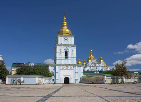 Michail-Slatoverhij-Kloster in Kiew — Stockfoto