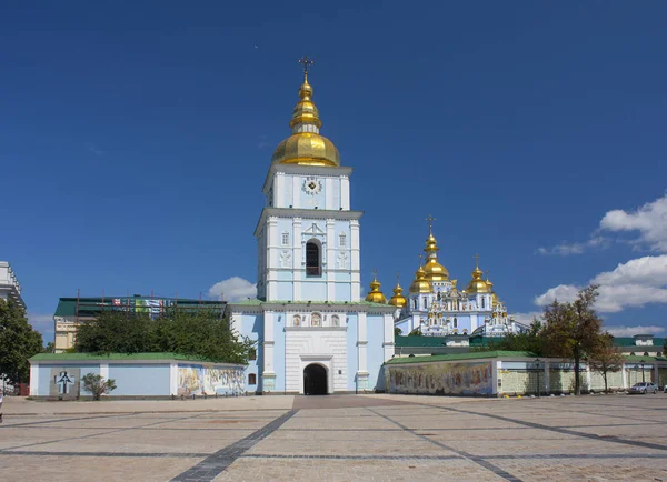 Михайловский Златоверхий монастырь в Киеве — стоковое фото