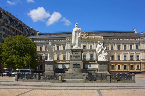 Μνημείο για την πριγκίπισσα Όλγα στο Κίεβο — Φωτογραφία Αρχείου
