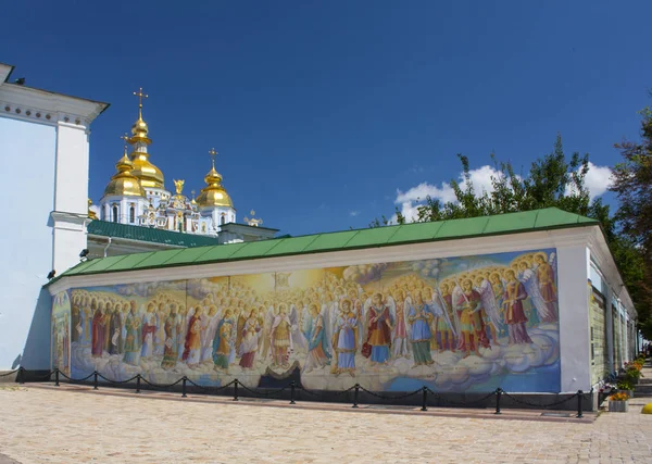 Фрагмент фреска поблизу Михайлівський Zlatoverhii монастир у Києві — стокове фото