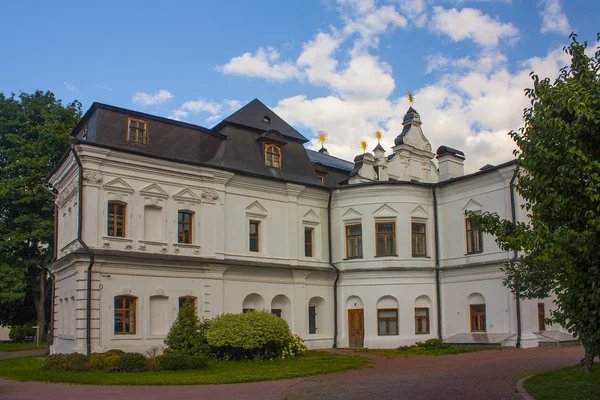 Metropolitan 's House in the courtyard of the Sofia Cathedral complex, Ukraine — стоковое фото