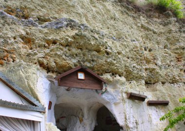 Bakota - Jule 20, 2015. Rock-mağara Manastırı Bakota, Ukrayna