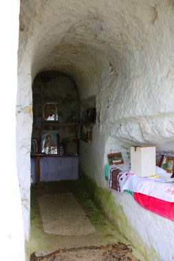 Bakota - Jule 20, 2015. Rock-mağara Manastırı Bakota, Ukrayna