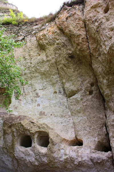 Bakota - Jule 20, 2015. Rock jaskini klasztoru Bakota, Ukraina — Zdjęcie stockowe