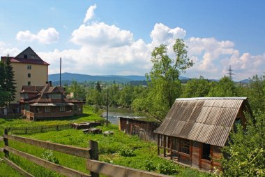 Dağ ve nehir, Ukrayna ile Vorohta manzara