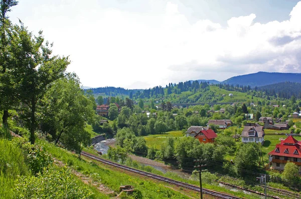 Paysage Vorohta Avec Montagnes Rivière Chemin Fer Ukraine — Photo