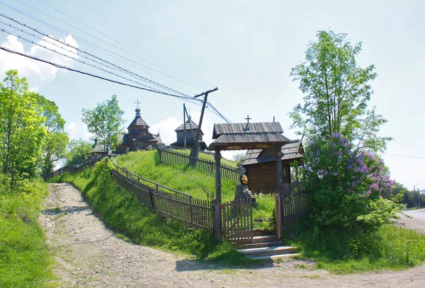 De kerk van de geboorte van de Maagd in Vorokhta, Oekraïne — Stockfoto