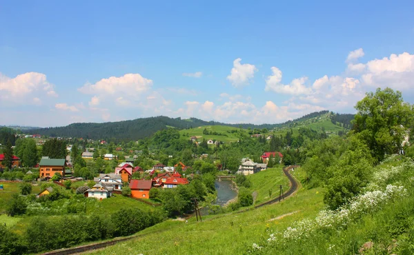 Paesaggio Vorohta Con Montagne Fiume Ferrovia Ucraina Foto Stock Royalty Free