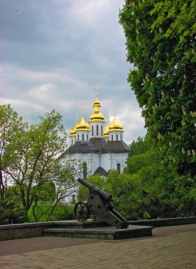 Chernigov, Ukrayna Chernigov Val ve Ekateriniskaya kilisede savaş topu