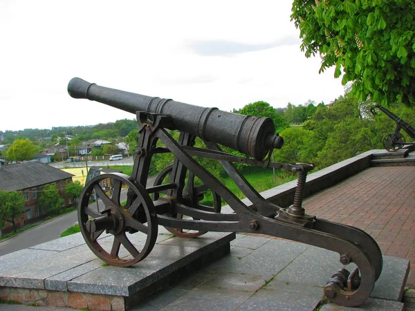 Cannon on the Chernigov Val in Chernigov, Ukraine — Stock Photo, Image