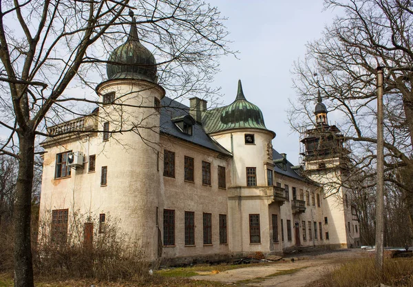 O palácio de caça Naryshkin-Shuvalov em Talnoe, Ucrânia — Fotografia de Stock