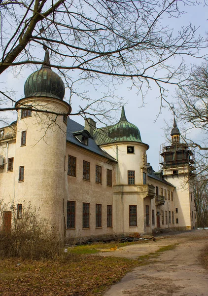 The Naryshkin-Shuvalov hunting palace in Talnoe, Ukraine — Stock Photo, Image