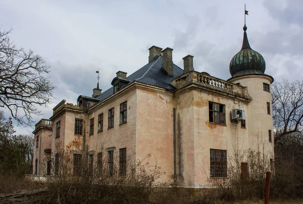The Naryshkin-Shuvalov hunting palace in Talnoe, Ukraine — Stock Photo, Image