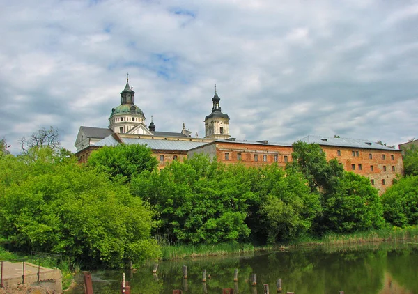 Kolostor a csupasz karmeliták Berdicsov, Ukrajna — Stock Fotó