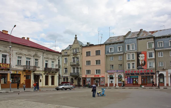 Drohobytsj - Jule 21, 2015. ENTRAAL plein in Drogobych, Oekraïne — Stockfoto