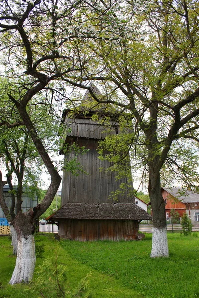 Колокольня Крестовоздвиженского храма в Дрогобыче, Украина — стоковое фото