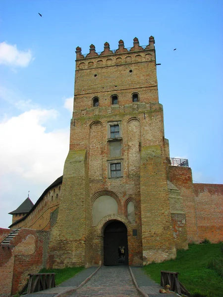 A bejárat a Luck-kastély (Lubart vára) Lutsk Ukrajna, — Stock Fotó