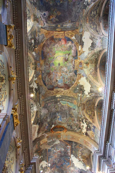 Die Decke der Jesuitenkirche St. Peter und Paul in Lwiw, Ukraine — Stockfoto