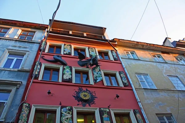 Les bâtiments avec le dragon à Lviv, Ukraine — Photo