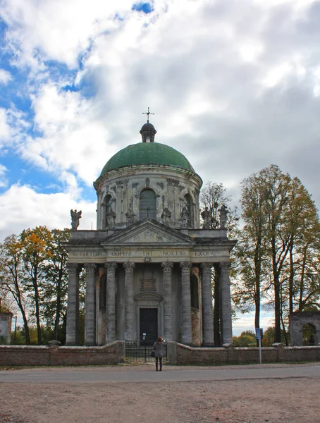 La iglesia-tumba Rzhevusskih cerca del castillo Podgoreckij, Ucrania — Foto de Stock
