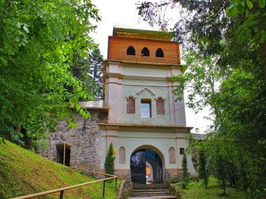 Manyava, Ukrayna köyünde Manastırı