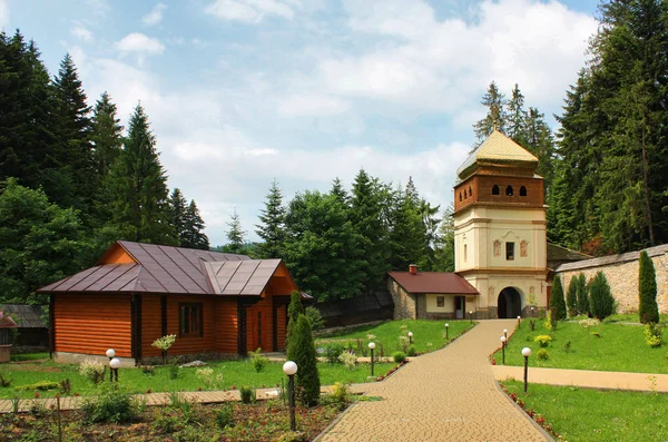 Manyava, Ukrayna köyünde Manastırı — Stok fotoğraf