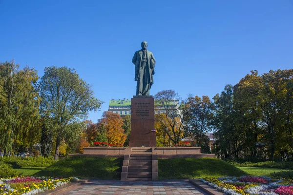 Памятник Тарасу Шевченко в парке Шевченко, Киев, Украина — стоковое фото