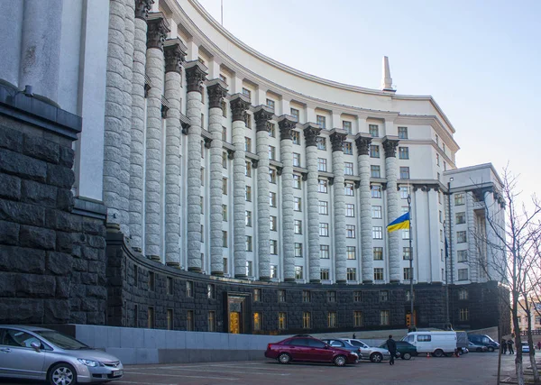 Здание Правительства Украины в Киеве — стоковое фото
