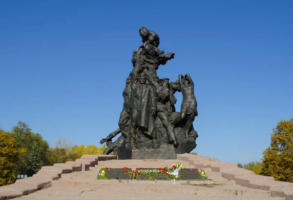 Denkmal für die Opfer in babin yar in Kiew, Ukraine — Stockfoto