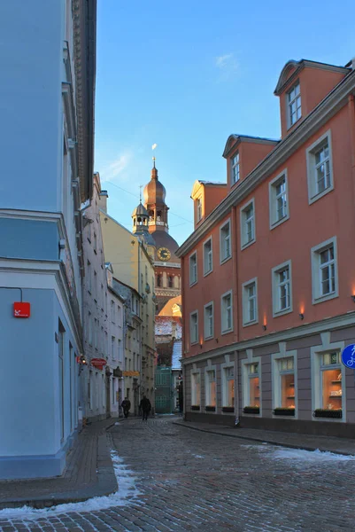 Riga - 12 prosince 2017. Historické centrum Rigy před Vánocemi, Lotyšsko (staré město) — Stock fotografie