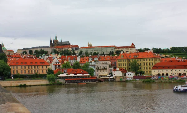 Ciudad vieja en Prague, República Checa — Foto de Stock