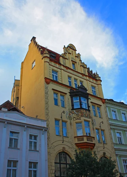 Antigas Belas Casas Praga Contra Céu Azul — Fotografia de Stock