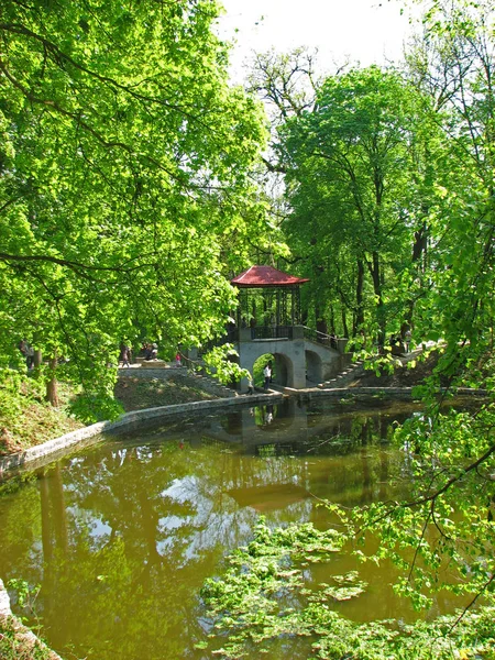 Belaya Tserkov, Ukraine - May 10, 2009. Chinese bridge of the 19th century with sculptures in park Alexandria — Stock Photo, Image