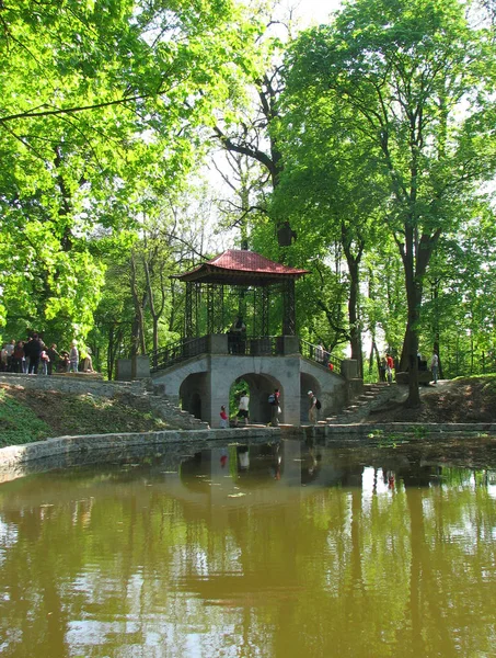Belaya Tserkov, Ukraine - May 10, 2009. Chinese bridge of the 19th century with sculptures in park Alexandria — Stock Photo, Image
