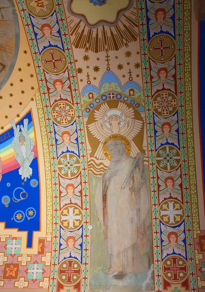 Uzhgorod- 28 de diciembre de 2014. Techo pintado a mano en el castillo de Uzhgorod, Ucrania — Foto de Stock
