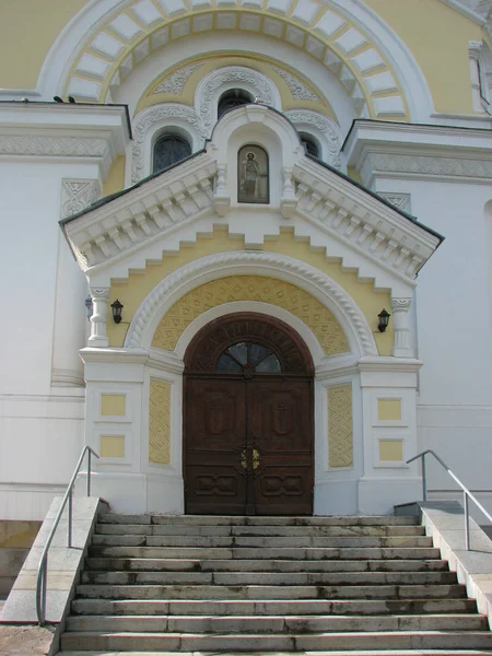 The door of Transfiguration Cathedral in Zhitomir, Ukraine — Stock Photo, Image