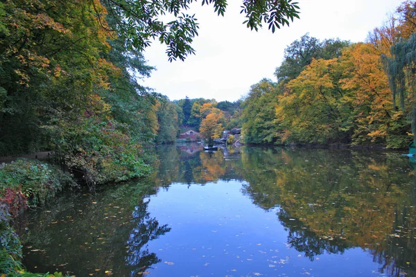 Vista do parque dendrológico nacional "Sofiyivka" na cidade de Uman, Ucrânia — Fotografia de Stock