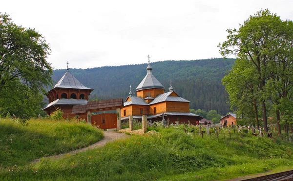 Igreja Assunção Yaremche Ucrânia — Fotografia de Stock
