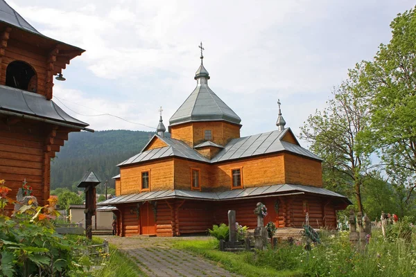 Chiesa dell'Assunzione a Yaremche, Ucraina — Foto Stock